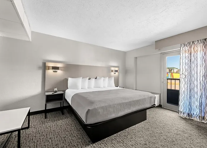 Quality Inn & Suites At Dollywood Lane