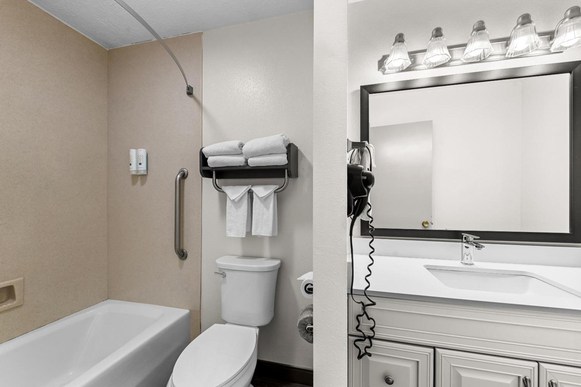 Hotel Quality & At Dollywood Lane