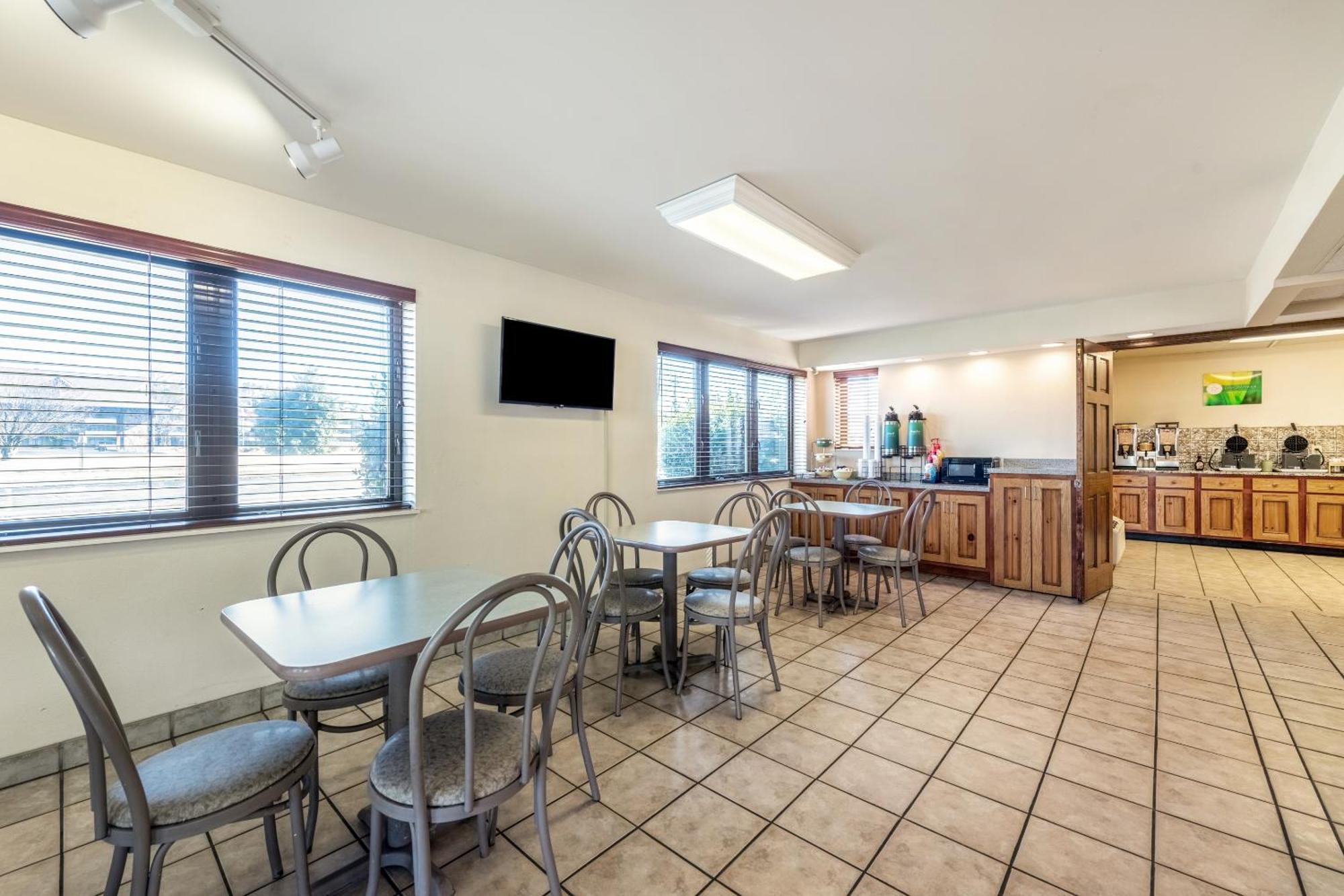 Quality & At Dollywood Lane Pigeon Forge