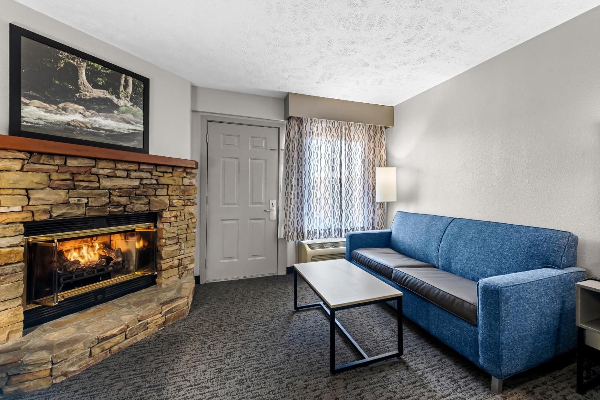 Quality & At Dollywood Lane 2*